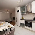Royal Elegance سبليت