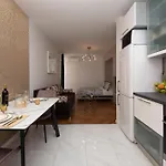 Royal Elegance Apartment *